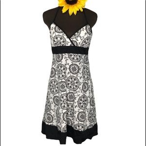 SPEECHLESS Black & White Medallion Design Dress